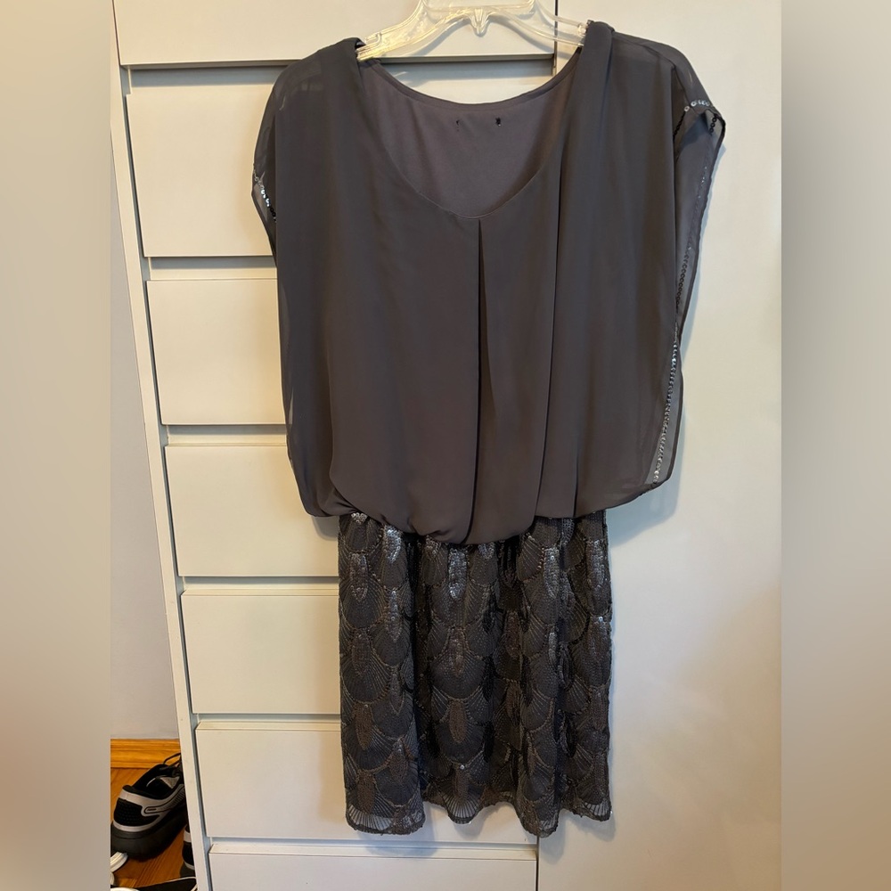 Women’s Size 10 Gray Dress. Good Used Condition. Fully Lined.